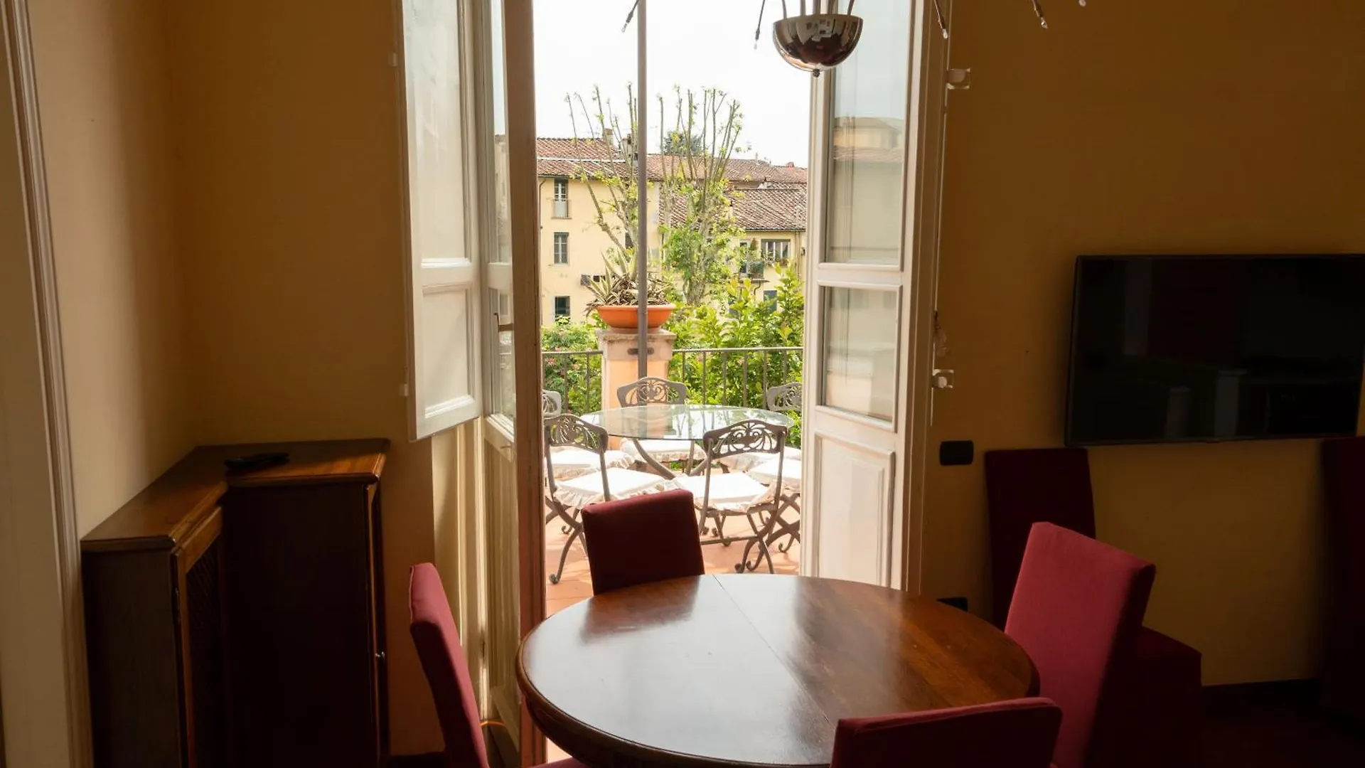Lucca Storica Parcheggio Incluso Apartment Italy