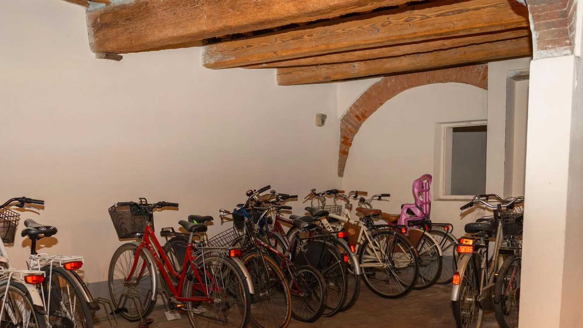 Lucca Storica Parcheggio Incluso Apartment Italy